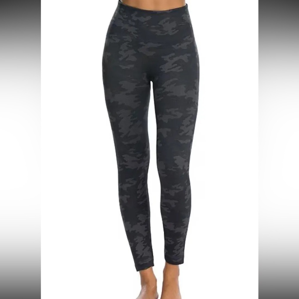 Spanx leggings black camo NWT